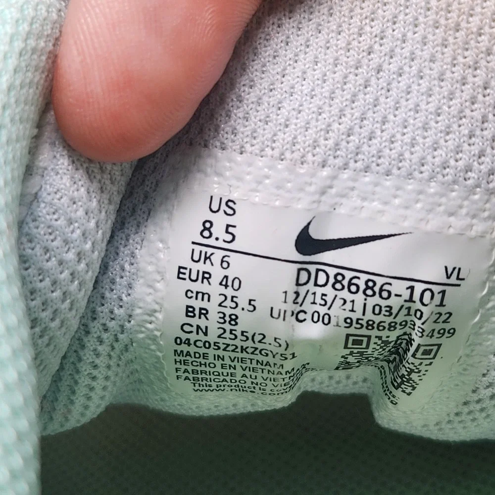 NIKE Air Winflo 9 Running Shoes Womens 8.5 White Green Yellow Athletic‎ Sneakers